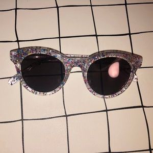 UVA/UVB protective multicolor sunglasses